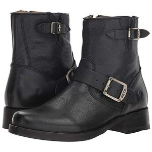 💜HP💜*NEW* FRYE Vickey Leather Booties